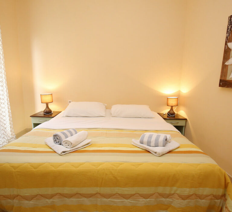 STUDIO APARTMENT WITH TERRACE (2)