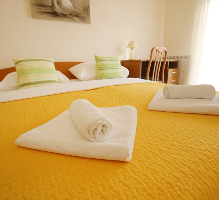 SUPERIOR TWO BEDROOM APARTMENT WITH  SEA & ISLAND VIEW (4)